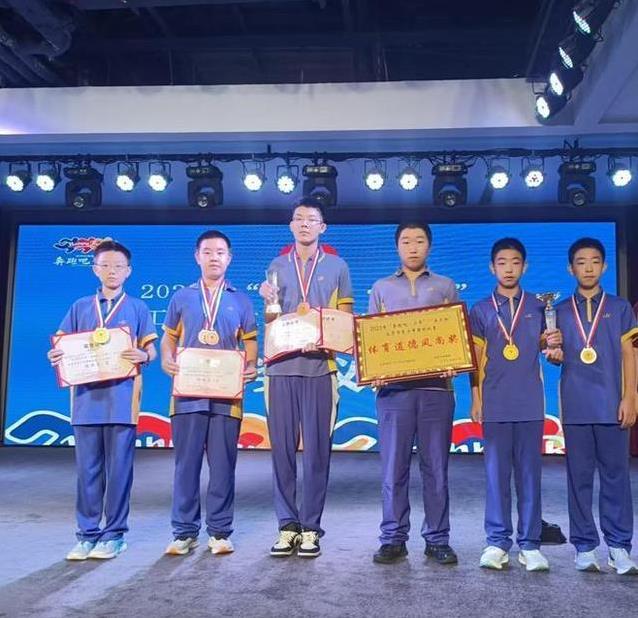 白两色, 团体第一的, 不是一天两